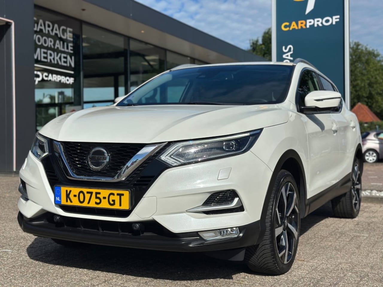 Nissan Qashqai - 1.3 DIG-T Tekna Dealer onderhouden '' Trekhaak - Pano - Allseasonbanden '' - AutoWereld.nl