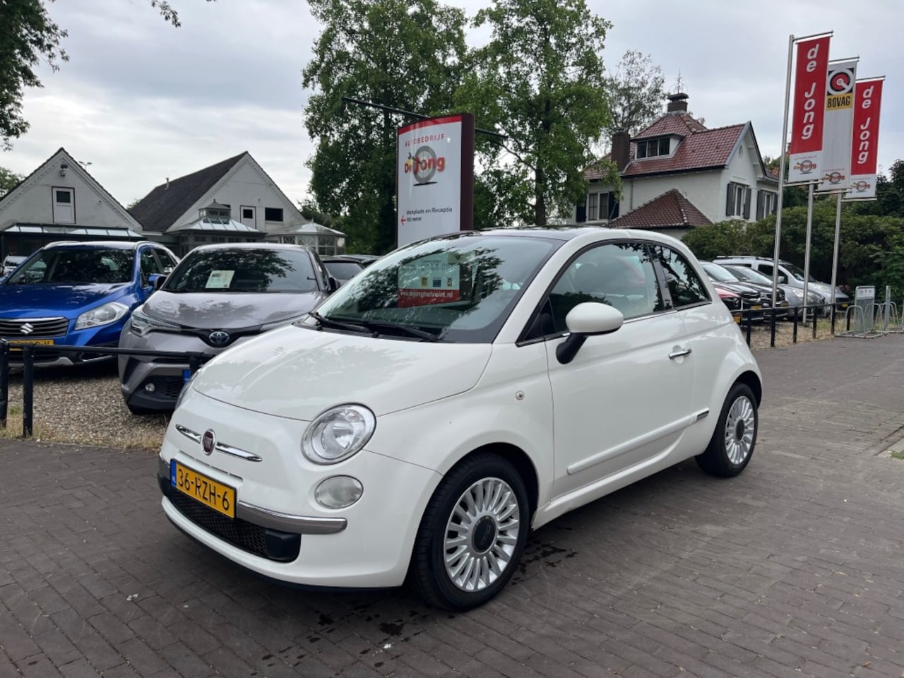 Fiat 500 - 1.2 LOUNGE AUTOMAAT / PANORAMADAK / AIRCO / BLUETOOTH / RADIO-CD-USB / 15'' LM-VELGEN - AutoWereld.nl