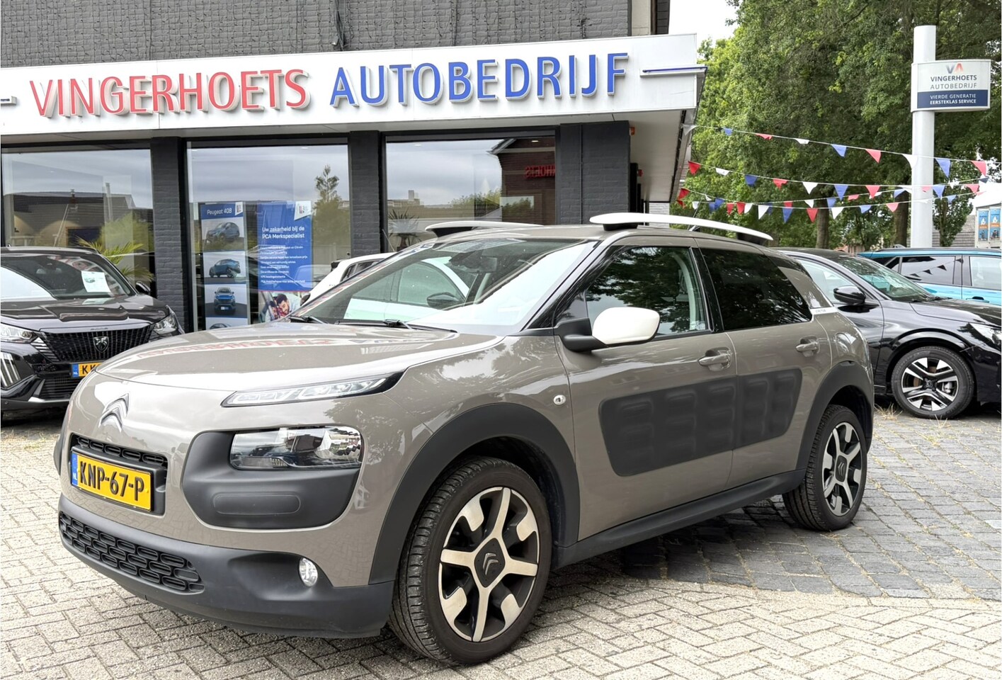 Citroën C4 Cactus - Benzine 82 Pk * Navigatie * Achteruitrij Parkeer Camera en Sensoren * Climate & Cruise ont - AutoWereld.nl