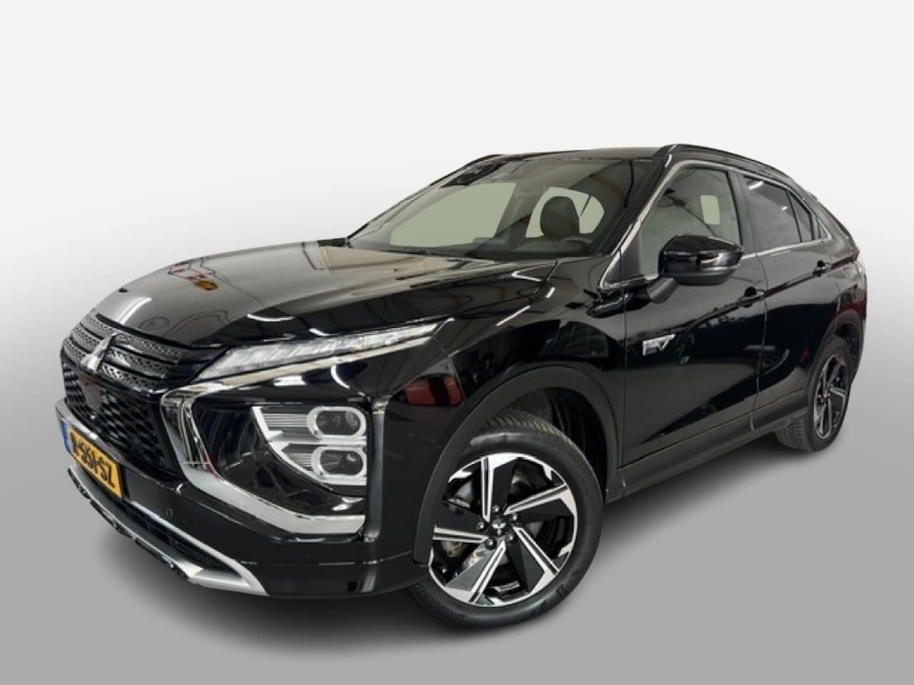 Mitsubishi Eclipse Cross - 2.4 PHEV Intense+ 2.4 PHEV INTENSE+, Camera, Stoel verwarming, Led, Trekhaak afneembaar - AutoWereld.nl