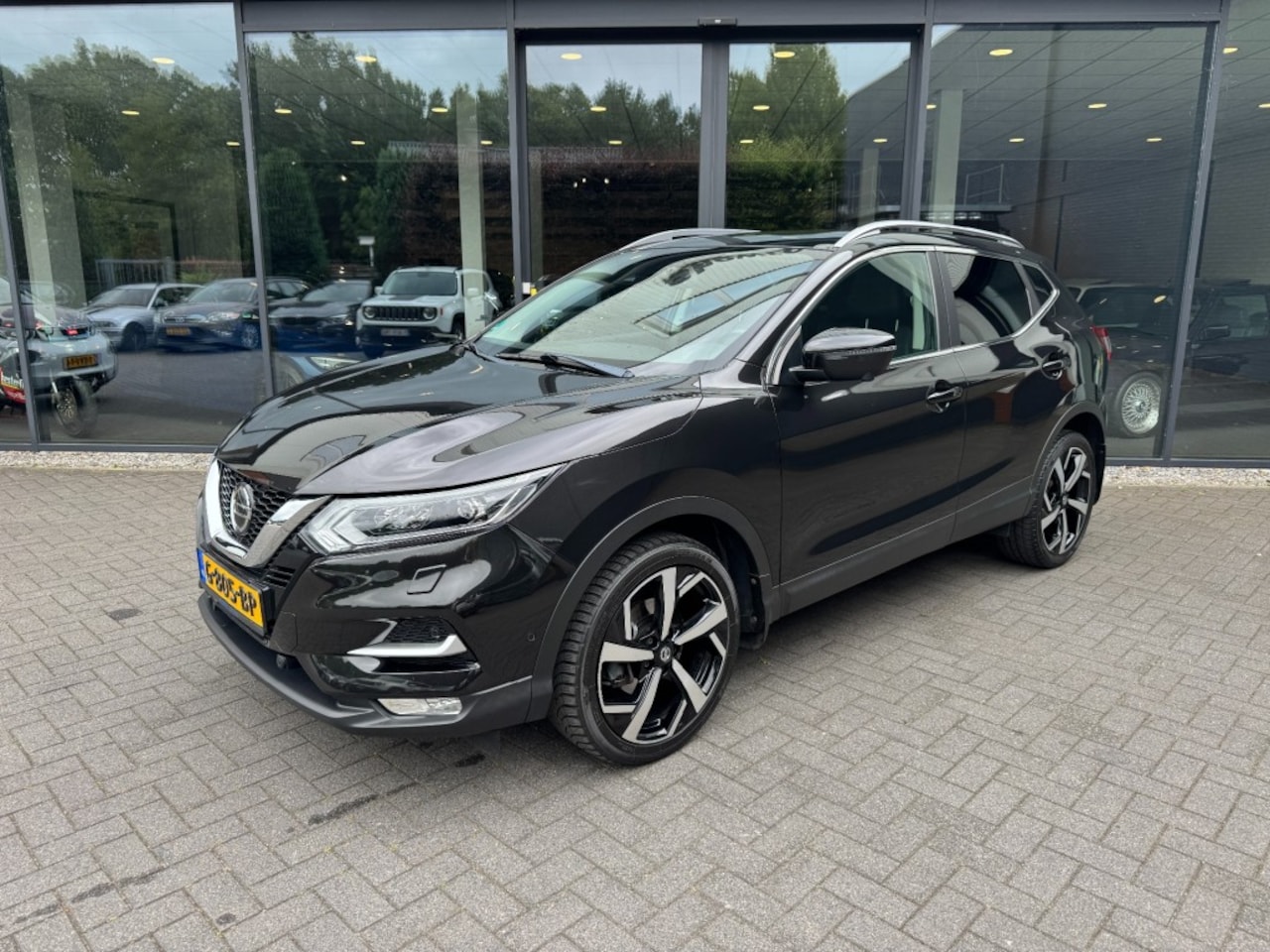 Nissan Qashqai - 1.3 DIG-T Tekna,LED,Pano,Keyless,Carplay,Cam 360,Half Leer,BLIS,Lane Ass,. - AutoWereld.nl