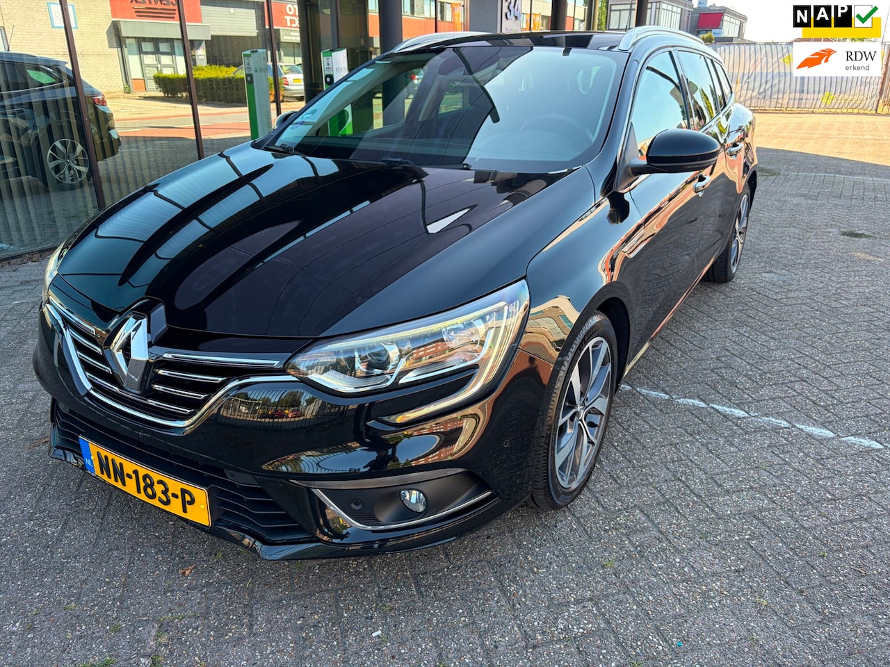 Renault Mégane Estate - 1.2 TCe Bose / Camera / LED / Carplay - AutoWereld.nl