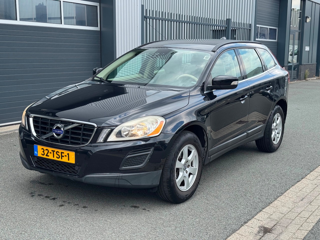 Volvo XC60 - 2.0 D3 Momentum 2.0 D3 Momentum - AutoWereld.nl