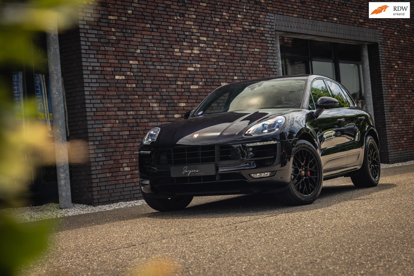 Porsche Macan - 3.0 GTS (360pk) LED PDLS+ | 20" RS Spyder | Karmijnrot | - AutoWereld.nl