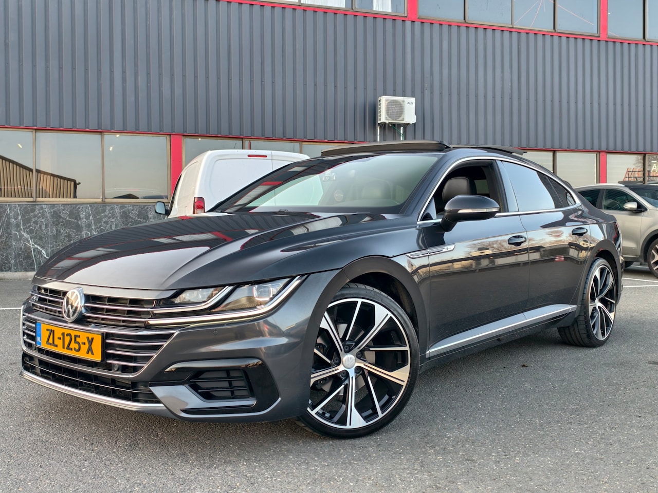 Volkswagen Arteon - 1.5 TSI Business R-LINE / NAP / PANO / DSG / KEY LESS / 20" SP VLG / FULL OPTION! / NAVI / - AutoWereld.nl