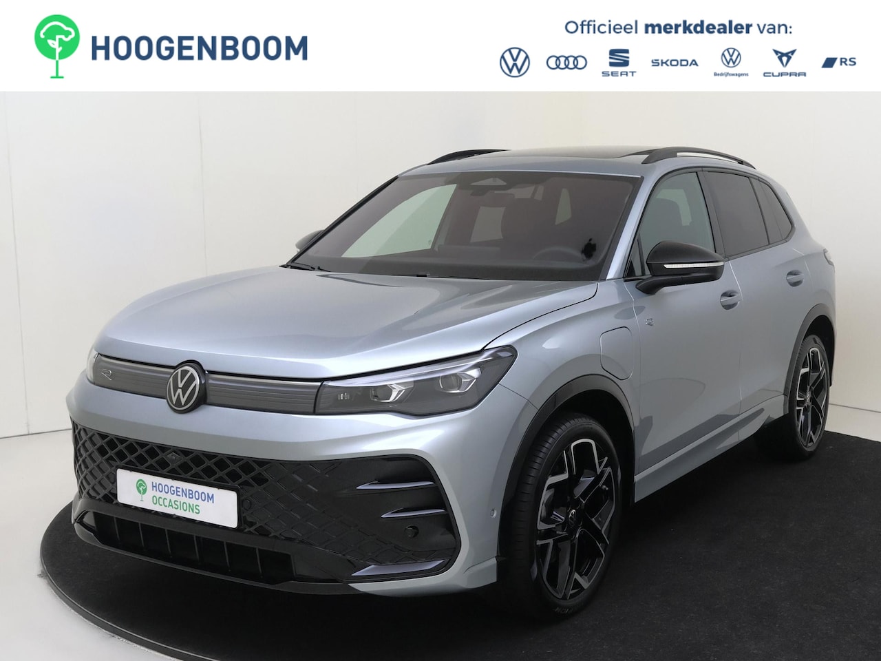 Volkswagen Tiguan - 1.5 eHybrid R-Line Edition | SoH 98% | Panoramadak | Trekhaak | Lederen bekleding ‘Varenna - AutoWereld.nl