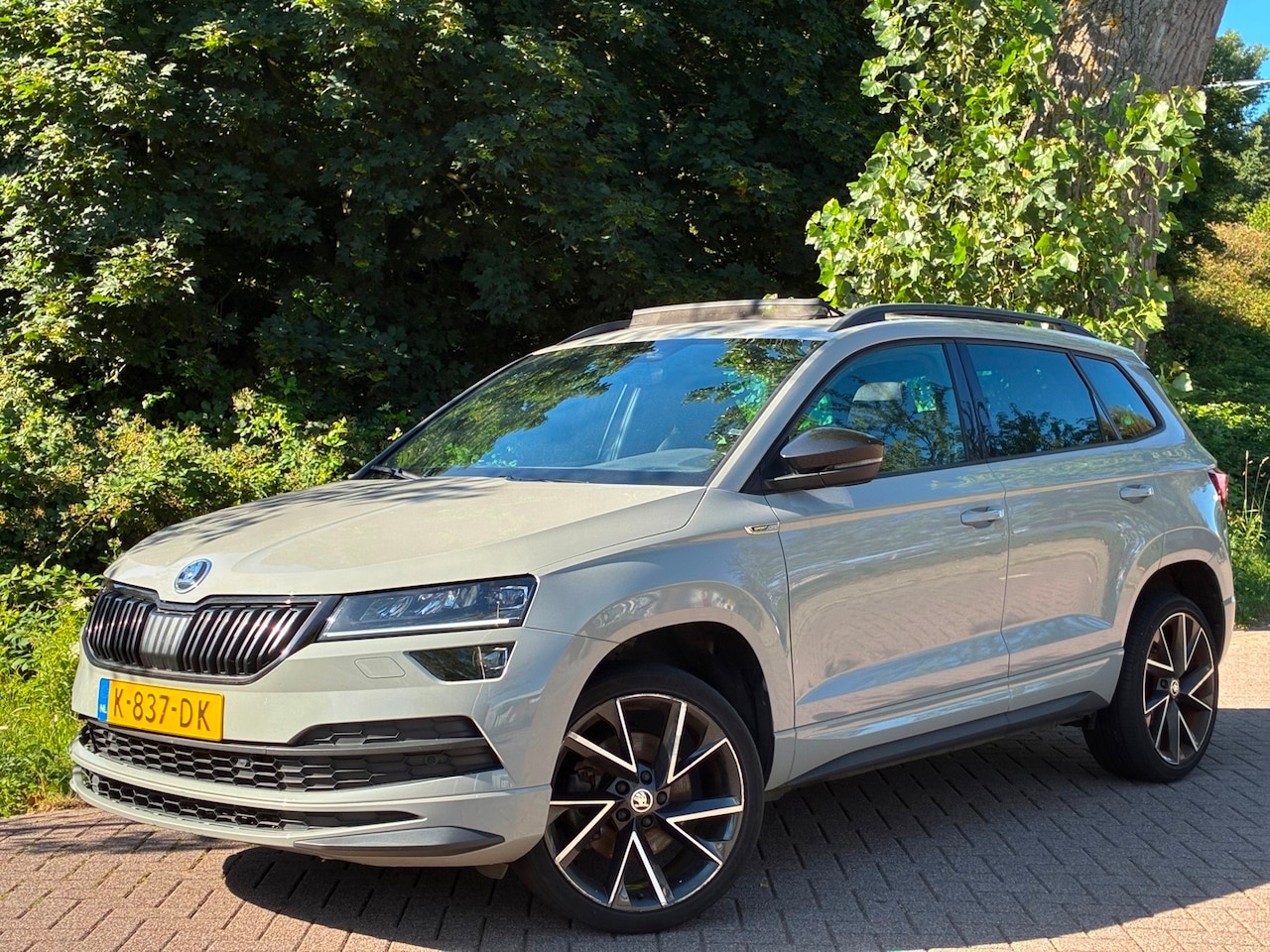 Skoda Karoq - 1.5 TSI ACT Sportline Business PANO VIRTUAL - AutoWereld.nl