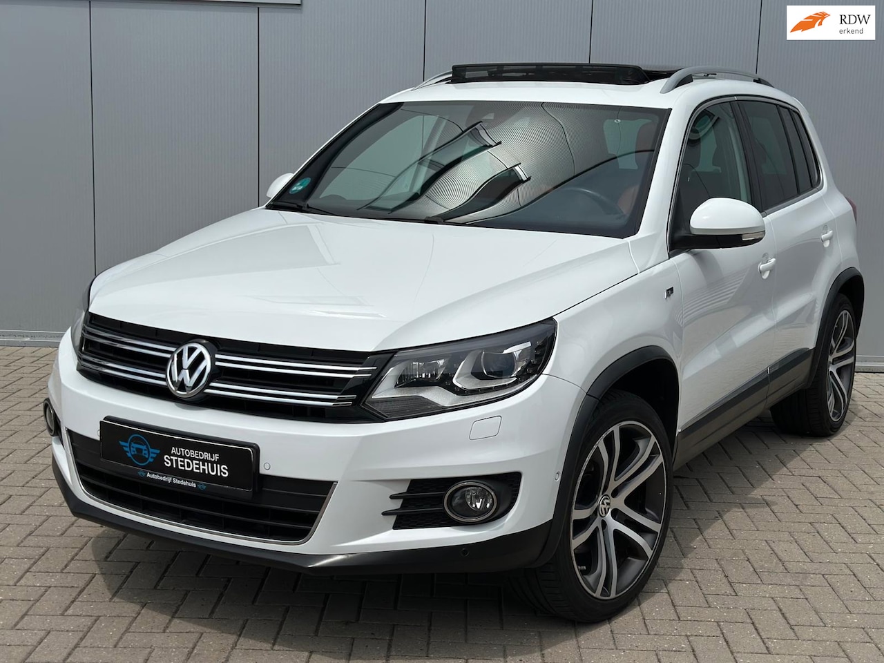 Volkswagen Tiguan - 2.0 TSI R Line 4Motion Panoramadak | lux uitvoering - AutoWereld.nl