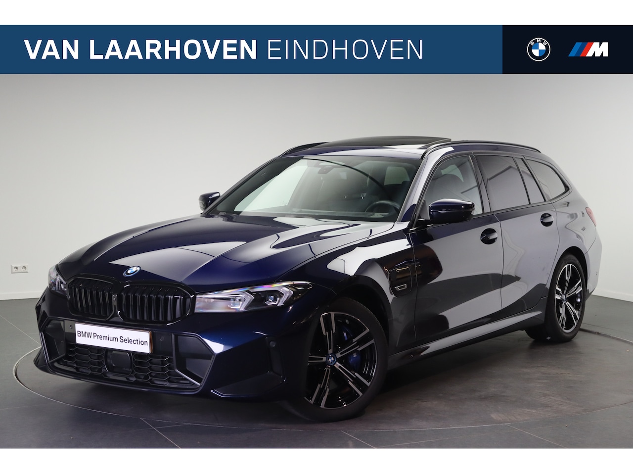 BMW 3-serie Touring - 330e M Sport Automaat / Trekhaak / Panoramadak / Sportstoelen / Comfort Access / Adaptieve - AutoWereld.nl