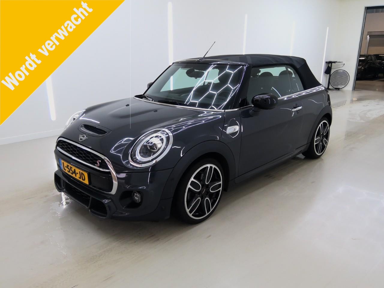 MINI Cabrio - 2.0 Cooper S JCW CAMERA - AutoWereld.nl