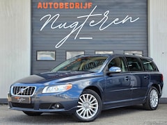 Volvo V70 - 2.5T Momentum|Trekhaak|5 cilinder|Cruise|
