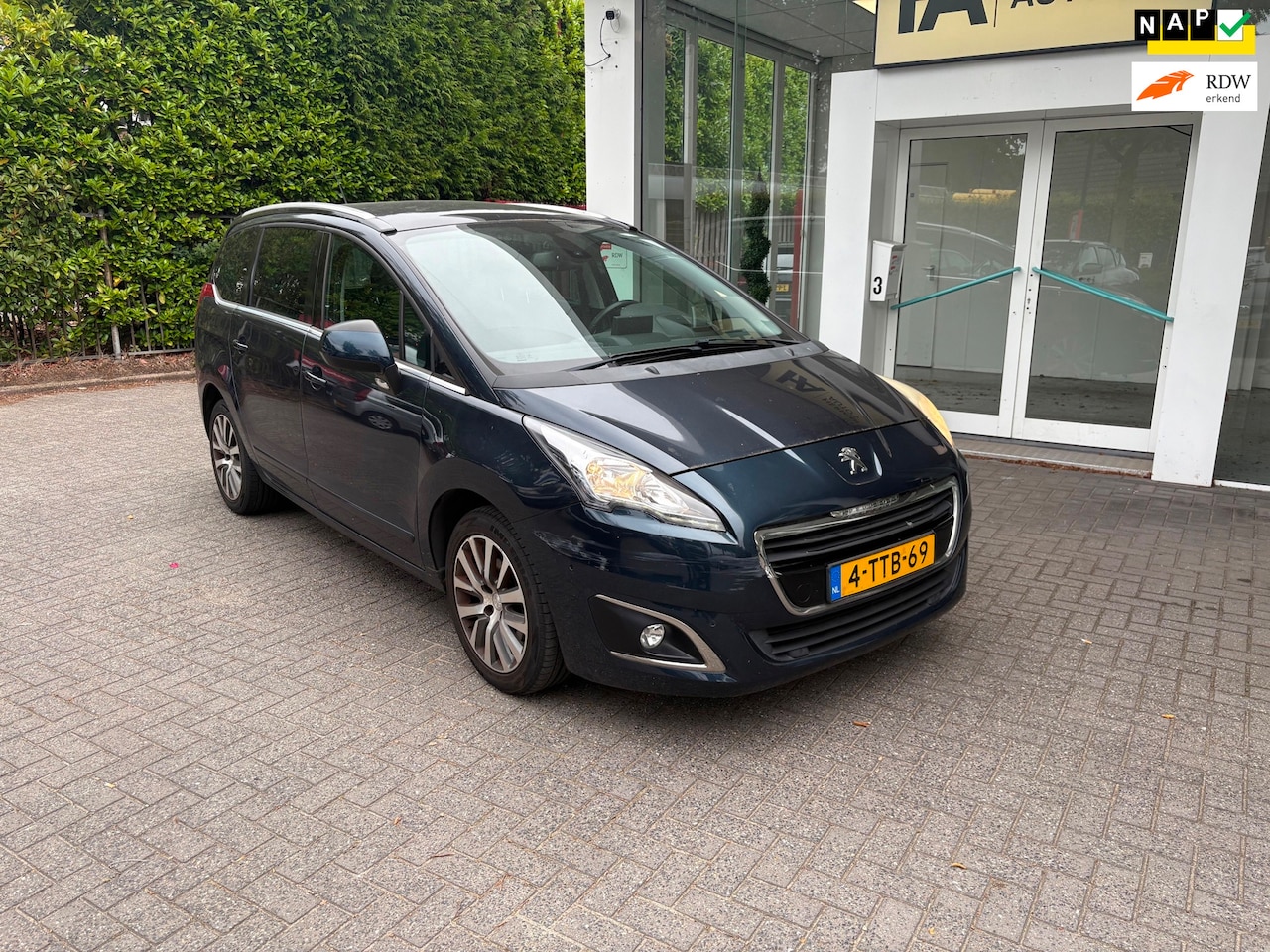 Peugeot 5008 - 1.6 THP Allure|7pers|Pano|Trekhaak|PDC|NAP - AutoWereld.nl