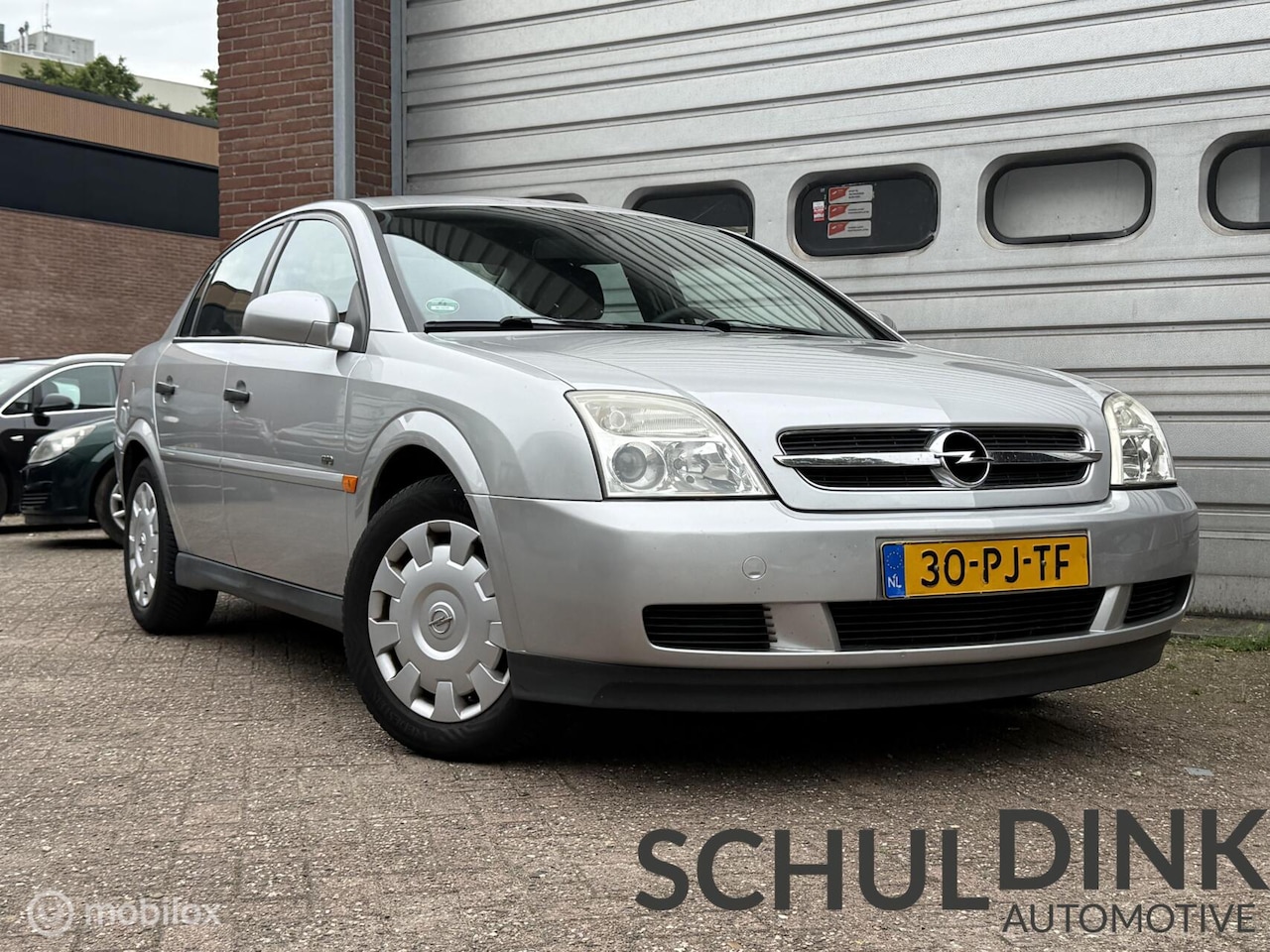 Opel Vectra - 2.2-16V Essentia AUTOMAAT|TREKHAAK|CRUISE CONTROLE - AutoWereld.nl