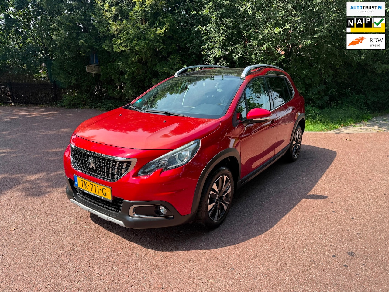 Peugeot 2008 - 1.2 PureTech Allure / Navi / Pano / Camera / NAP / Aux / Airco / - AutoWereld.nl