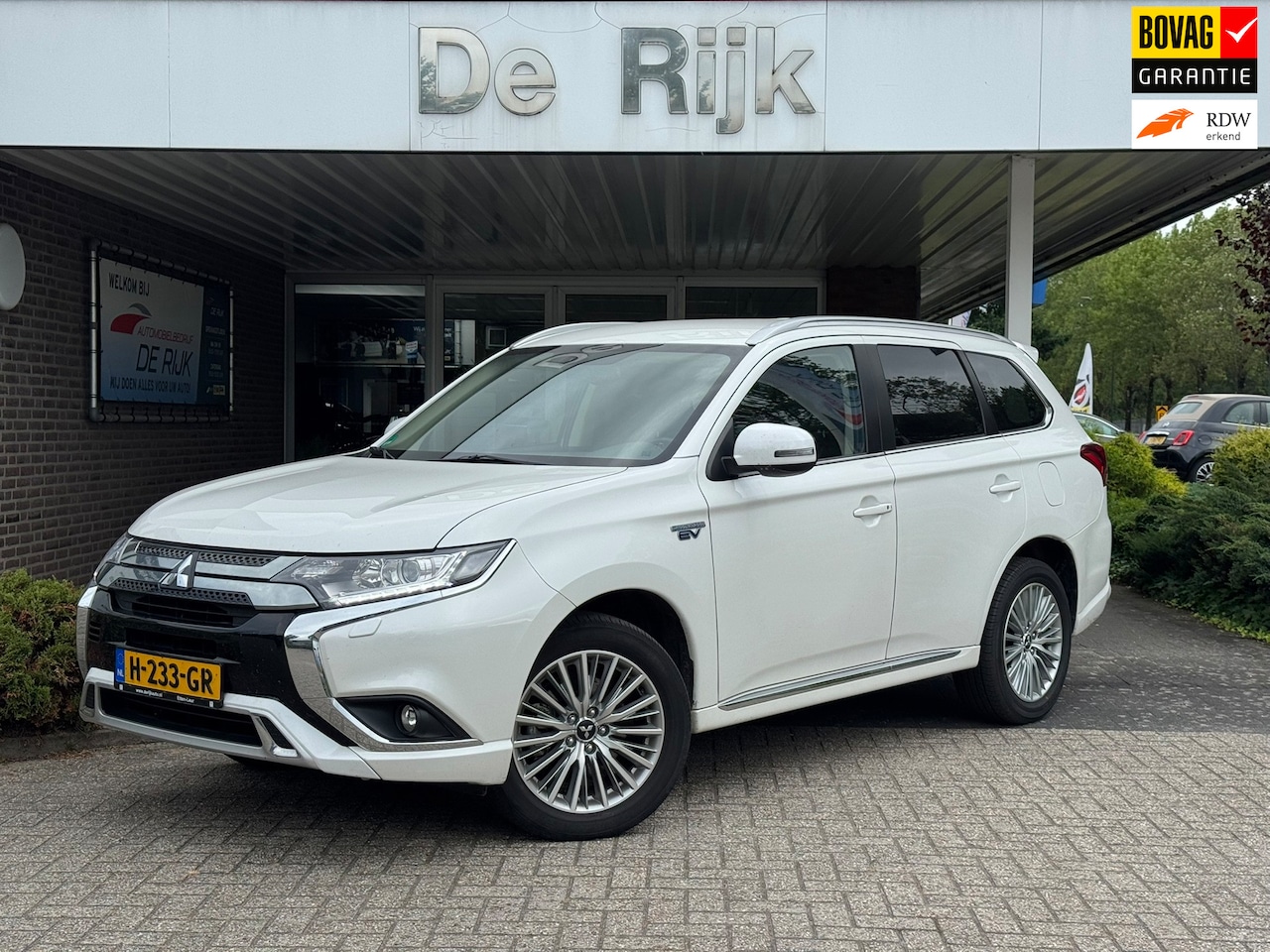 Mitsubishi Outlander - 2.4 PHEV Pure | Carplay/Android, Camera, Stoelverw., Climate, Cruise | Parelmoer | Dealero - AutoWereld.nl