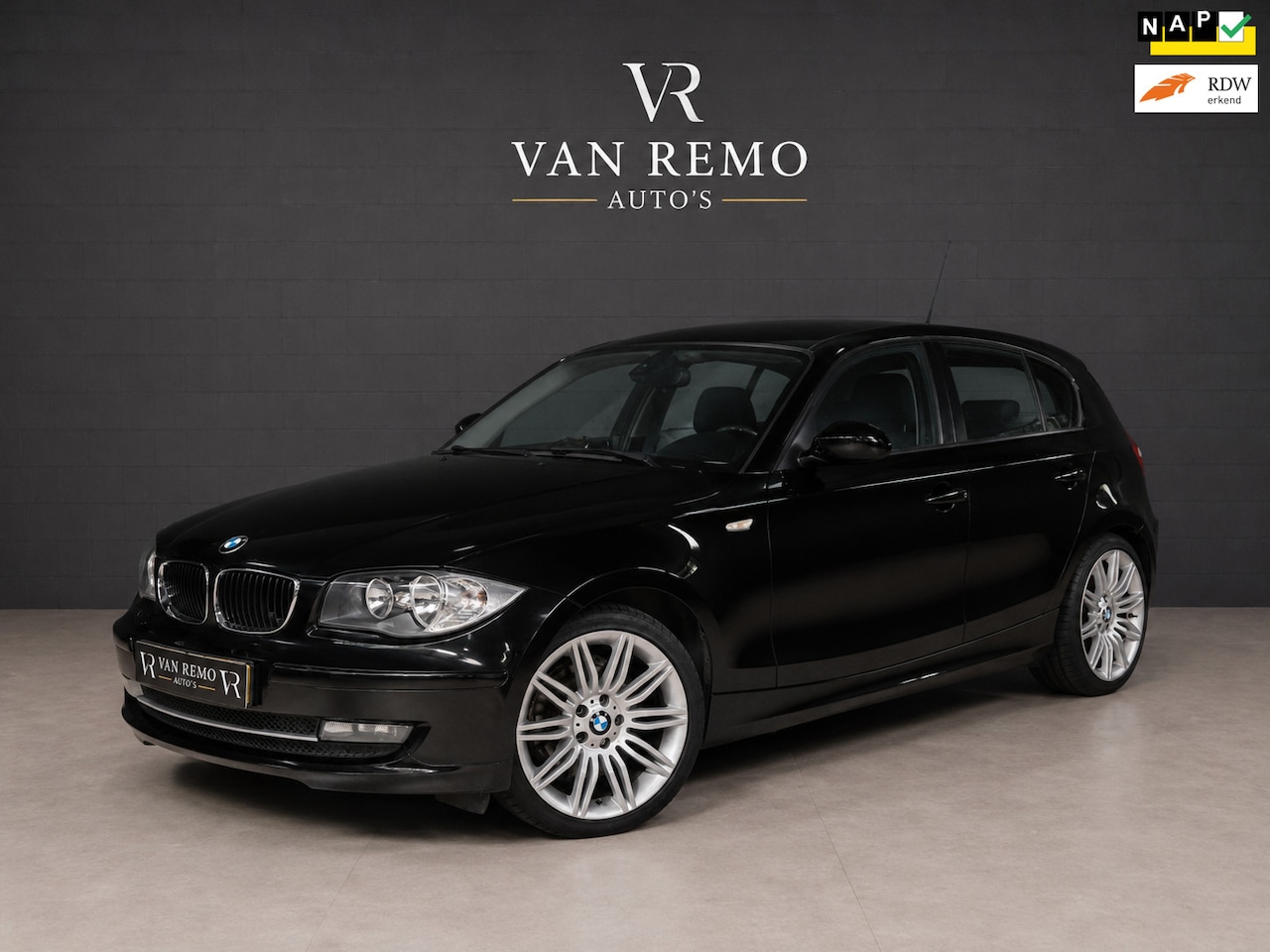 BMW 1-serie - 116i Airco|Cruise|Carplay|5-drs|Trekhaak|Orig NL|Nap! - AutoWereld.nl