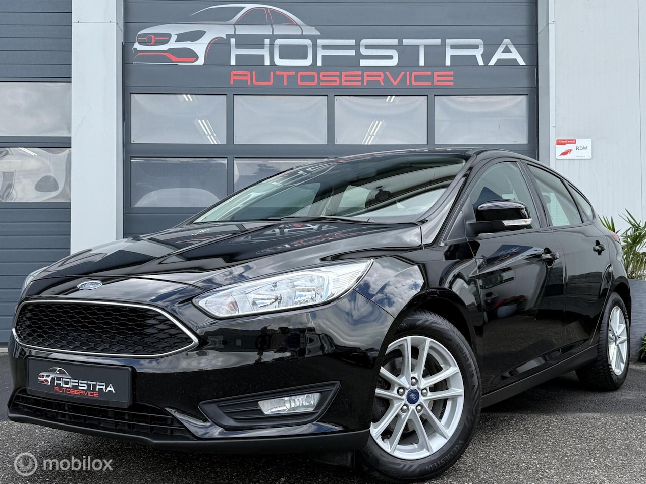 Ford Focus - 1.0 Lease Edition CarPlay Trekhaak PDC Navi NAP - AutoWereld.nl