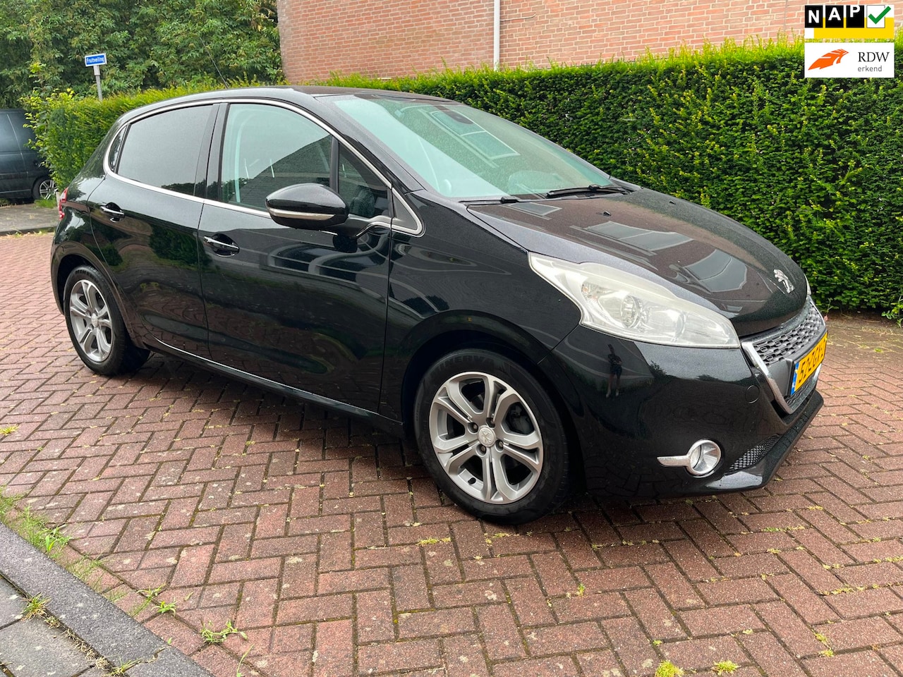 Peugeot 208 - 1.2 VTi Allure|CARPLAY| NIEUWE APK| CRUISECONTROLE| TREKHAAK| - AutoWereld.nl