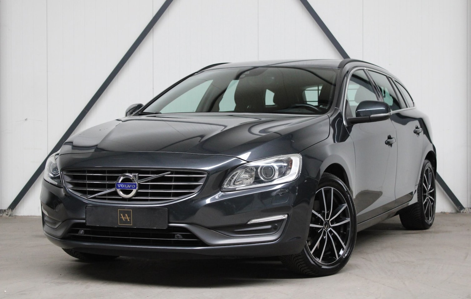 Volvo V60 - 1.6 T3 Momentum l Xenon l NAVI l Stoelverwarming - AutoWereld.nl
