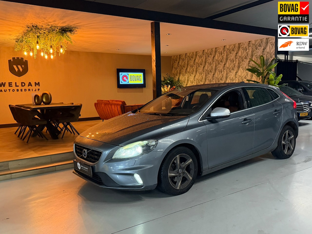 Volvo V40 - 2.0 D2 R-Design Business |NAP|Leder|PDC|Navi|Clima|Cruise|Rijklaar - AutoWereld.nl