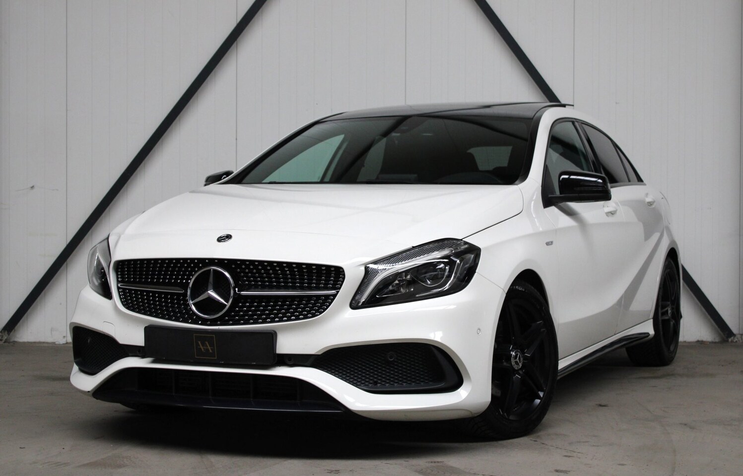 Mercedes-Benz A-klasse - 180 BlueEfficiency AMG- Sportpakket l Panoramadak l Key-Less - AutoWereld.nl