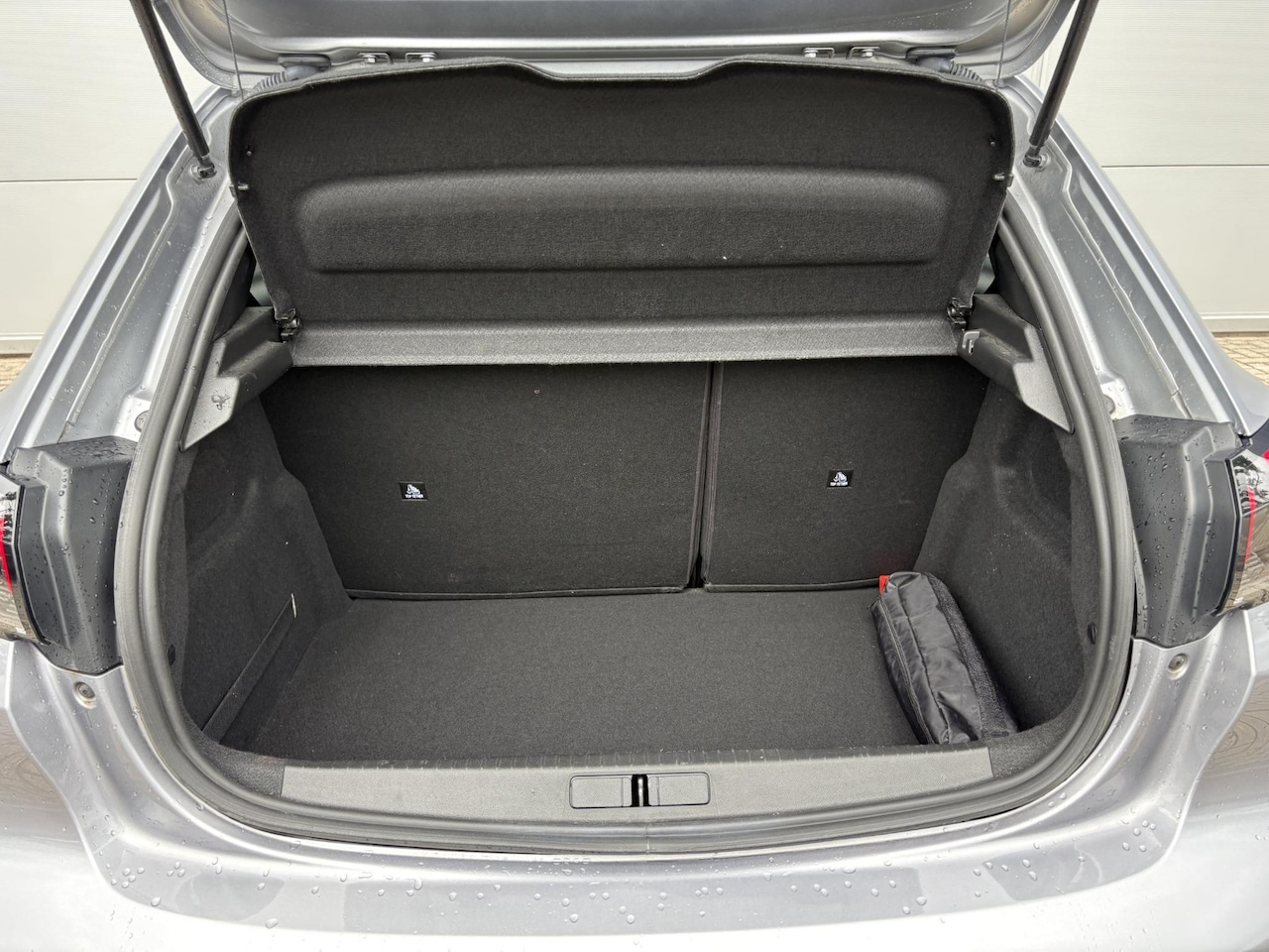 Peugeot 208 - 1.2 PureTech Allure Pack | Automaat | Stoelverwarming | Camera | Navigatie | Apple Carplay - AutoWereld.nl
