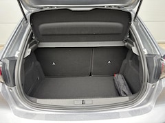 Peugeot 208 - 1.2 PureTech Allure Pack | Automaat | Stoelverwarming | Camera | Navigatie | Apple Carplay
