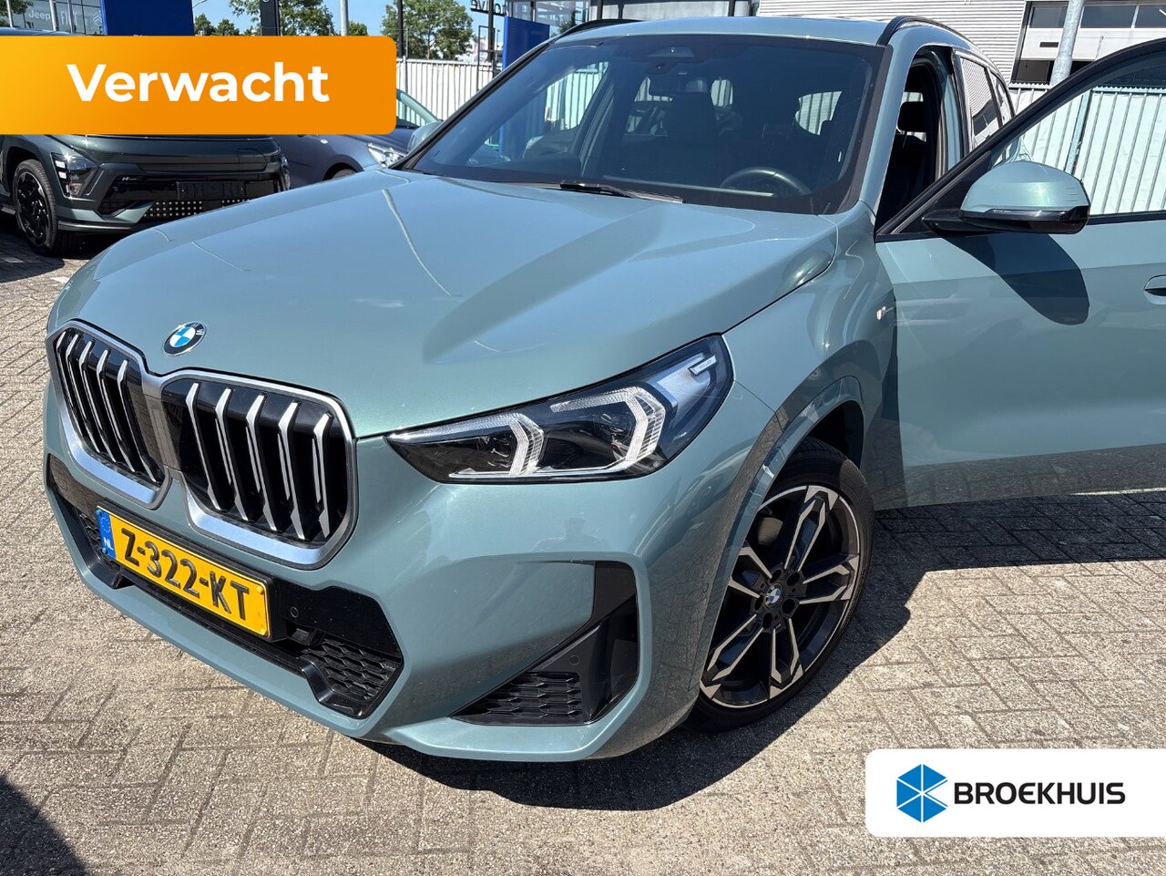 BMW X1 - sDrive18i M-Sport pakket | M-sport pakket | 19'' Velgen | Schuifdak | Wegklapbare trekhaak - AutoWereld.nl