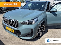 BMW X1 - sDrive18i M-Sport pakket | M-sport pakket | 19'' Velgen | Schuifdak | Wegklapbare trekhaak