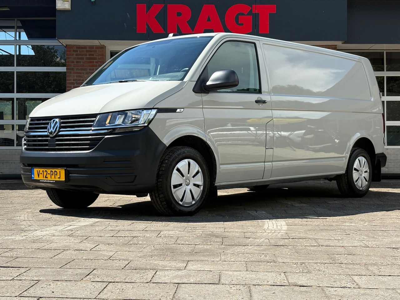 Volkswagen Transporter - 2.0 TDI L2H1 150PK!|DSG Automaat|cruise control|airco|achteruitrijcamera|apple carplay|dri - AutoWereld.nl