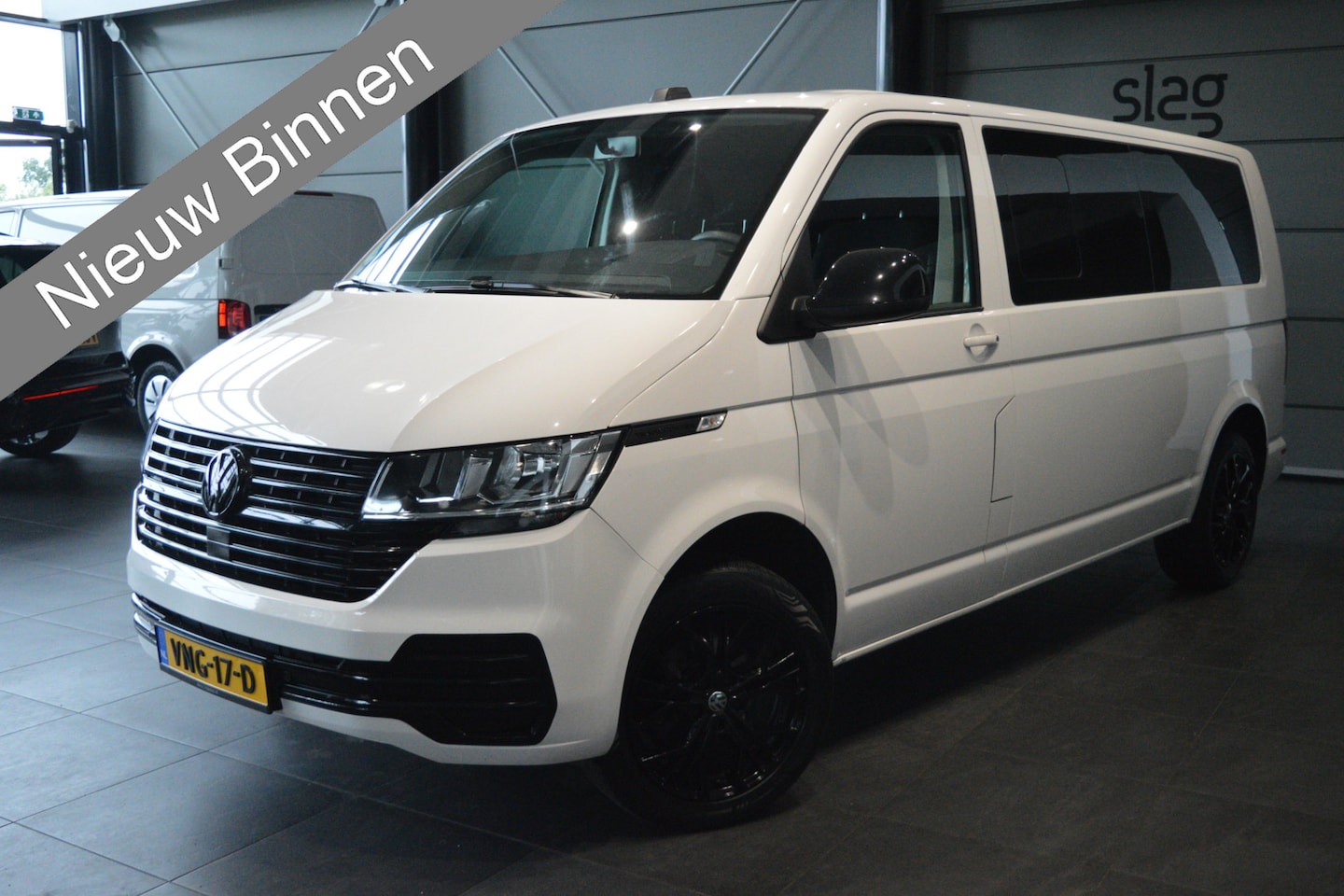 Volkswagen Transporter - 2.0 TDI L2H1 DC Highline navi trekhaak 18 inch 150 pk !! - AutoWereld.nl