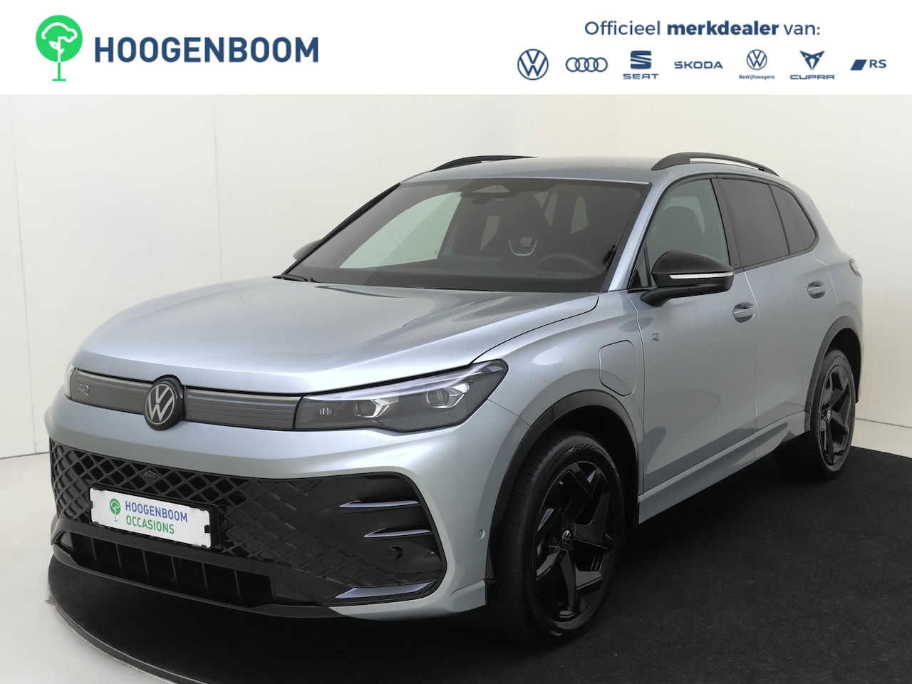 Volkswagen Tiguan - 1.5 eHybrid R-Line Edition | SoH 100% | Trekhaak | Head-up display | Black style | 360 cam - AutoWereld.nl