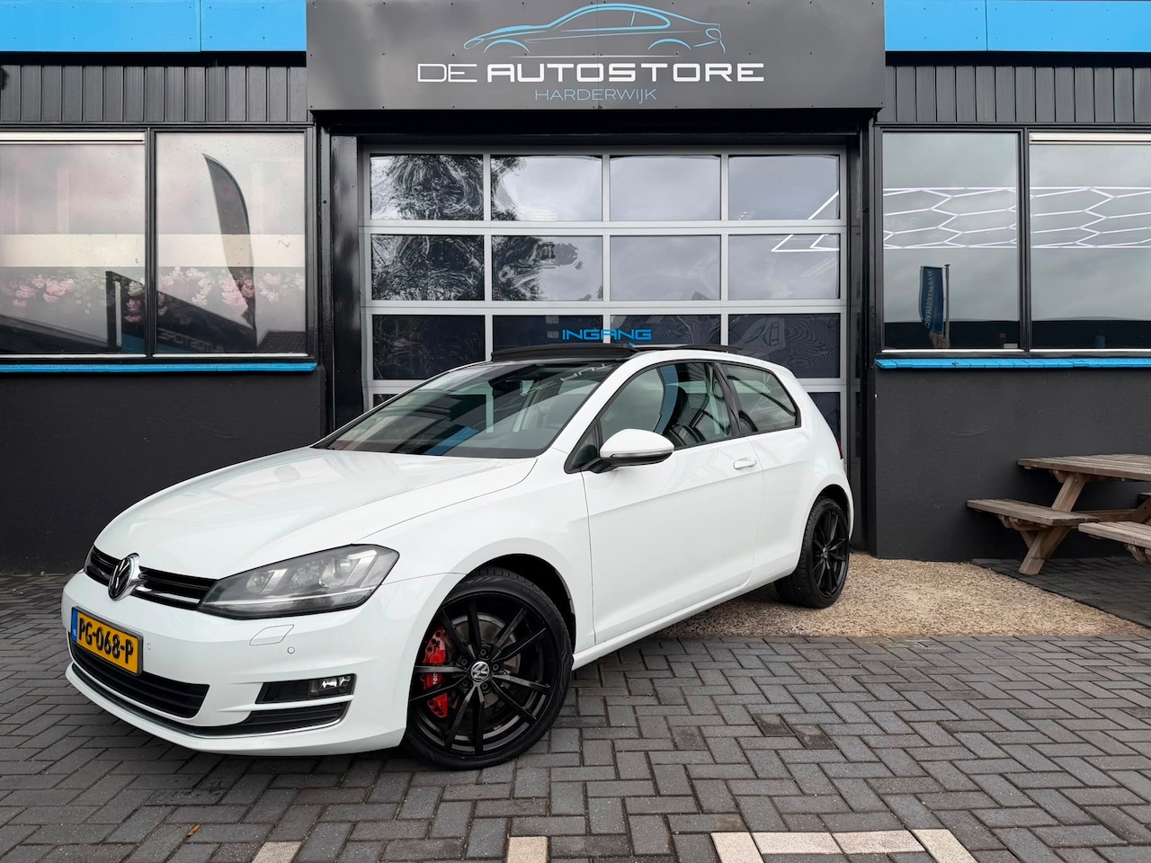 Volkswagen Golf - 1.4 TSI Highline Airco Stoelverwarming Led 18 Inch Pdc Pano Nette Auto !!! - AutoWereld.nl