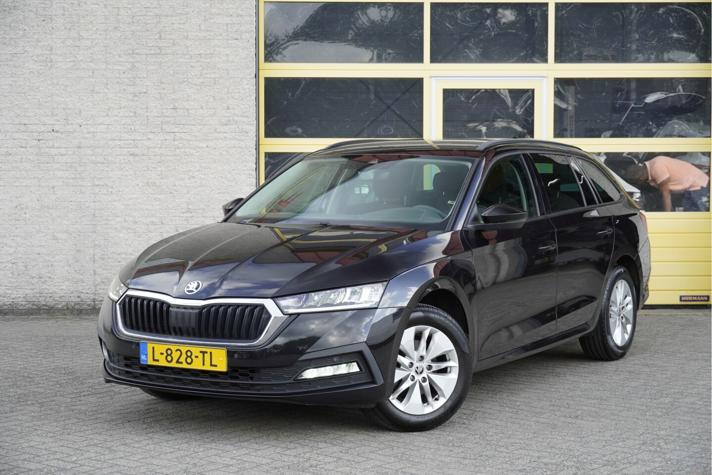 Skoda Octavia Combi - 1.0 TSI Business Edition BJ2021 Lmv 16" | Led V+A | Dynamische knipperlichten | Pdc | Elek - AutoWereld.nl