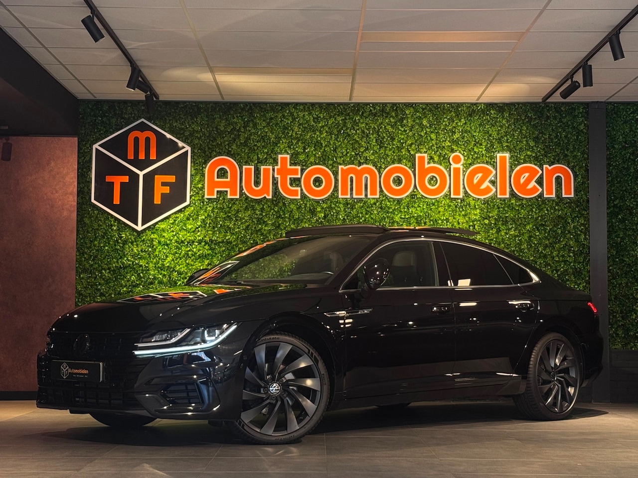 Volkswagen Arteon - 2.0 TSI 3x R-LINE|PANO|CAMERA|VIRTUAL|DYNAUDIO|SFEERV.|MASSAGE - AutoWereld.nl