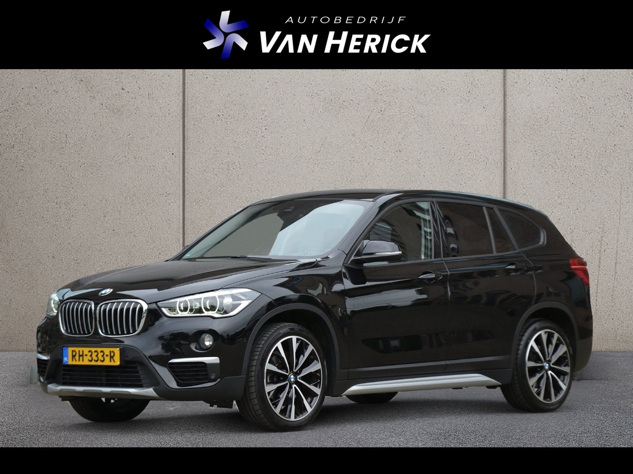 BMW X1 - XDrive20i 192PK Automaat xLine | Leder | Achteruitrijcamera | Sportstoelen | LED - AutoWereld.nl