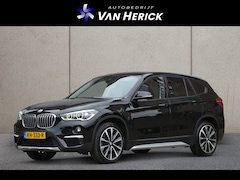 BMW X1 - XDrive20i 192PK Automaat xLine | Leder | Achteruitrijcamera | Sportstoelen | LED