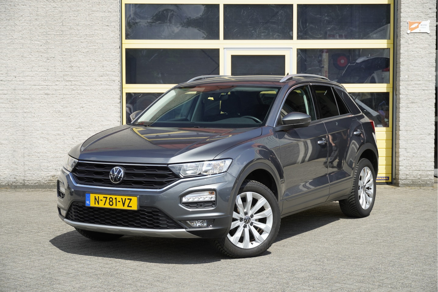 Volkswagen T-Roc - 1.5 TSI 150PK! Automaat Style BJ2021 Lmv 17" | Led | Pdc | Afneembare trekhaak | Achteruit - AutoWereld.nl