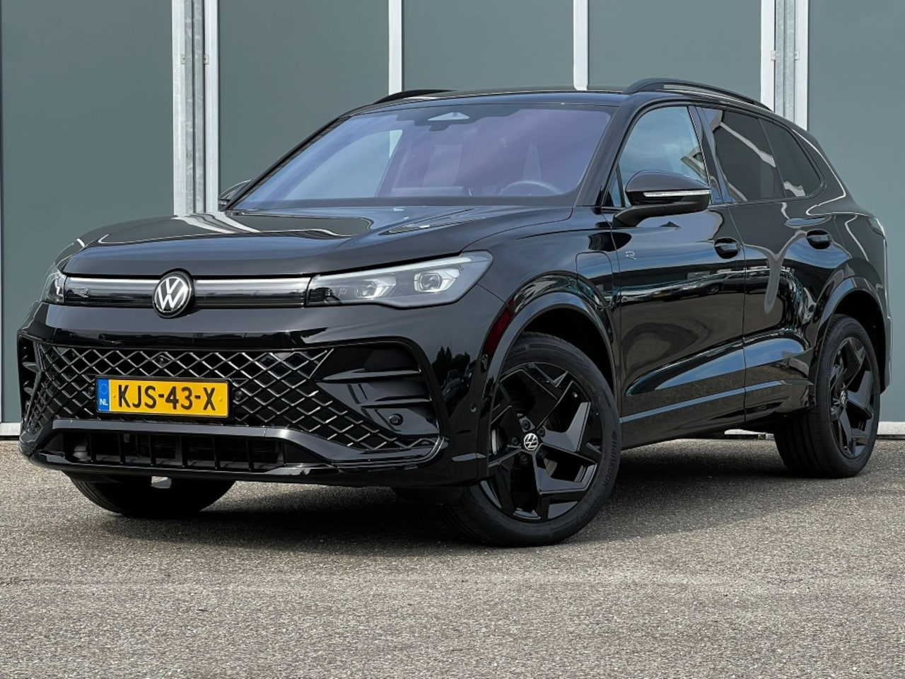 Volkswagen Tiguan - 1.5 TSI eHybrid 204pk R-Line Black Style | 360 Camera | Head-Up - AutoWereld.nl