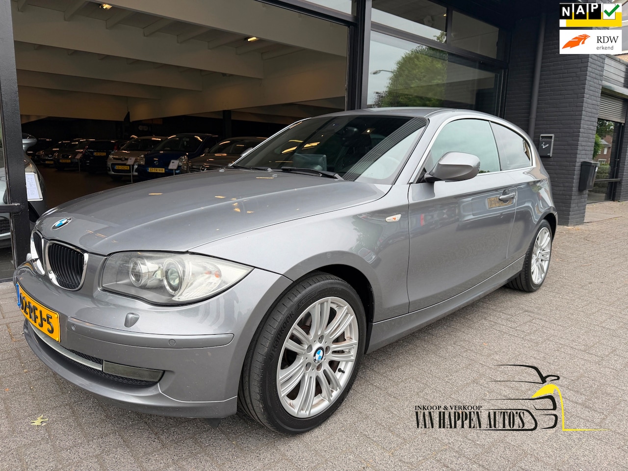 BMW 1-serie - 120i Business Line Ultimate Edition / automaat / apk 7-2027 - AutoWereld.nl