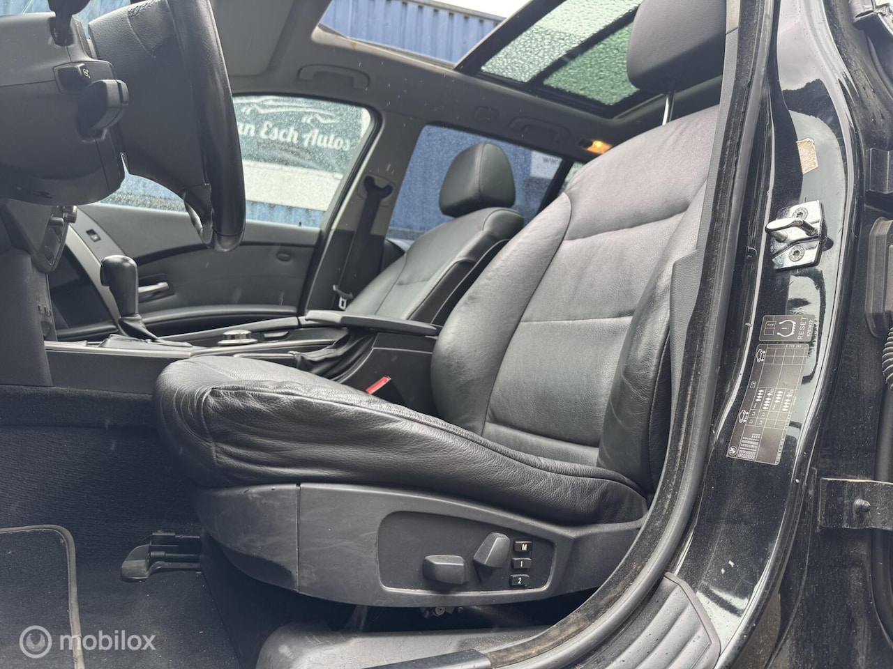 BMW 5-serie Touring - 525i 278.DKM AUT AURCO NAVI LEDER PANO TREKHAAK - AutoWereld.nl