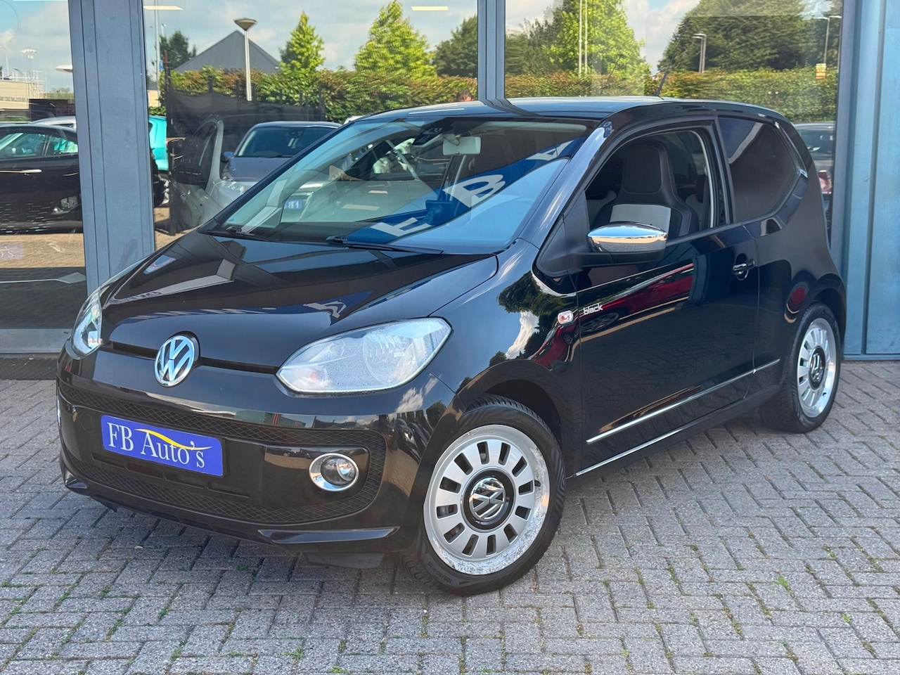 Volkswagen Up! - 1.0 high up! BlueMotion Airco Lmv Navi Panodak - AutoWereld.nl