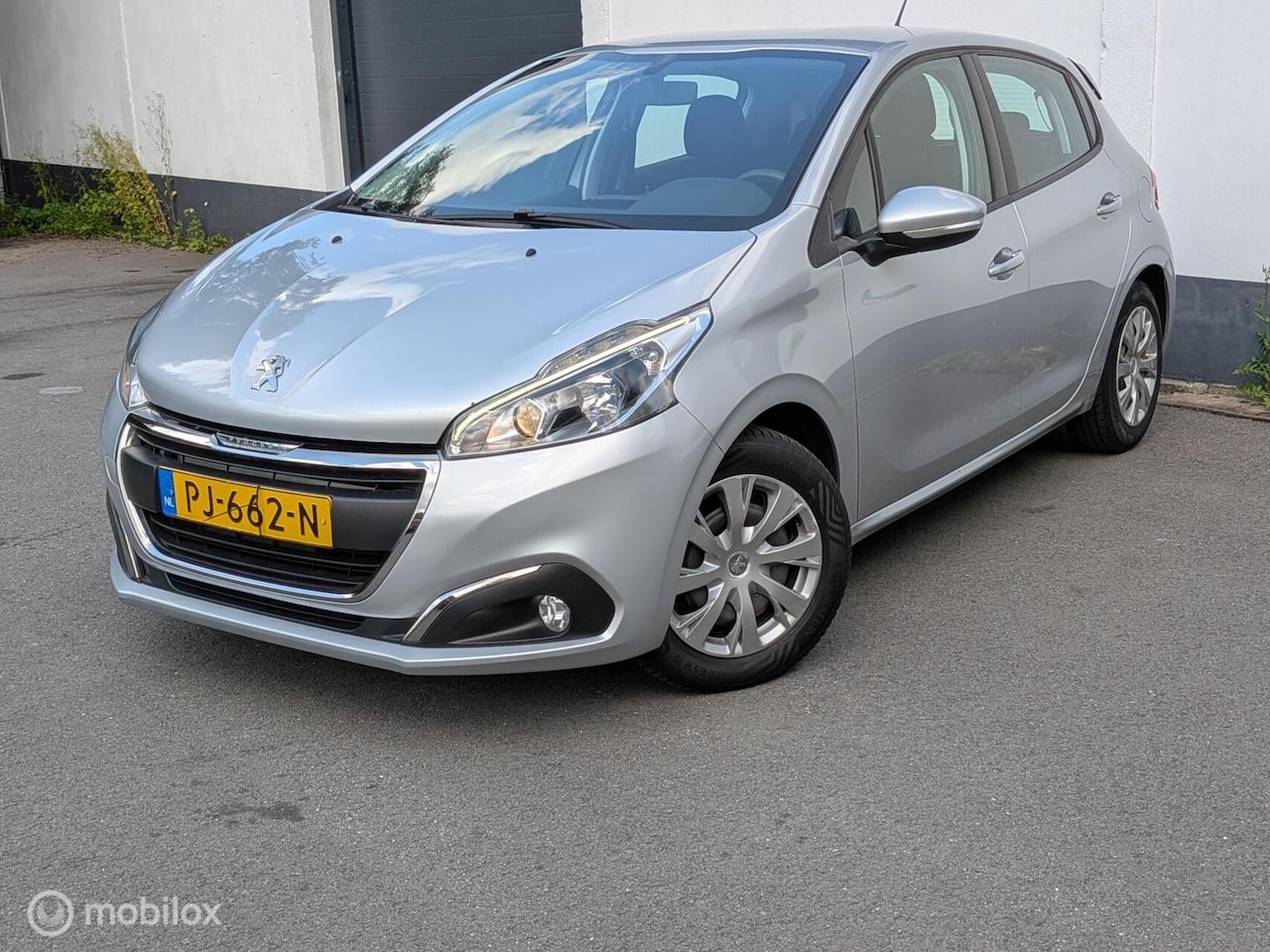 Peugeot 208 - 1.2 PureTech Blue Lion/ Airco/Trekhaak - AutoWereld.nl