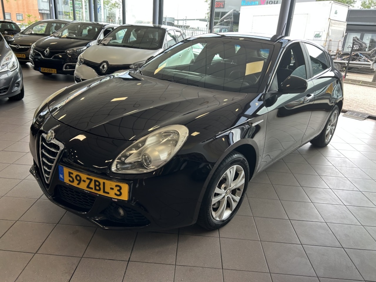 Alfa Romeo Giulietta - 1.4 T Distinctive AUTOMAAT NAVI NW APK BJ 2012 !!! - AutoWereld.nl