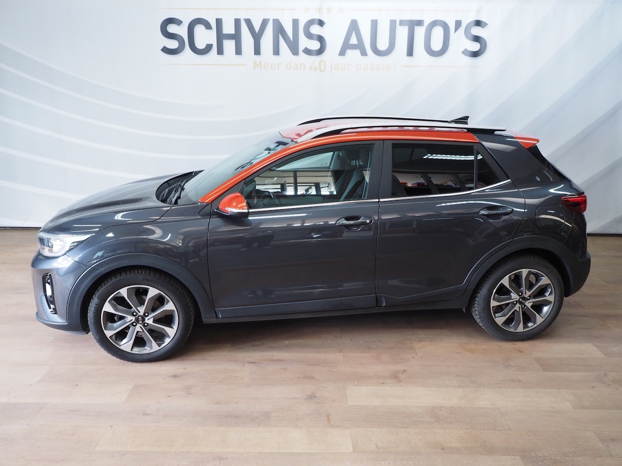Kia Stonic - 1.0 T-GDi AUTOM.MHEV DynamicLine Lane-assist/Blind-spot-sensor/ParkDistance/Stoel+Stuurver - AutoWereld.nl