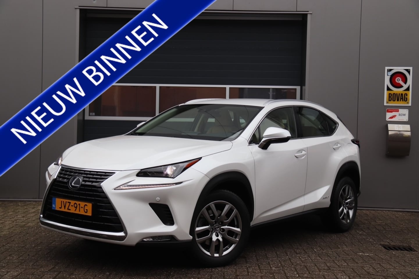 Lexus NX - 300h AWD Luxury Line 300h AWD Luxury Line, Stoelverwarming, Camera, Cruise, Navi - AutoWereld.nl