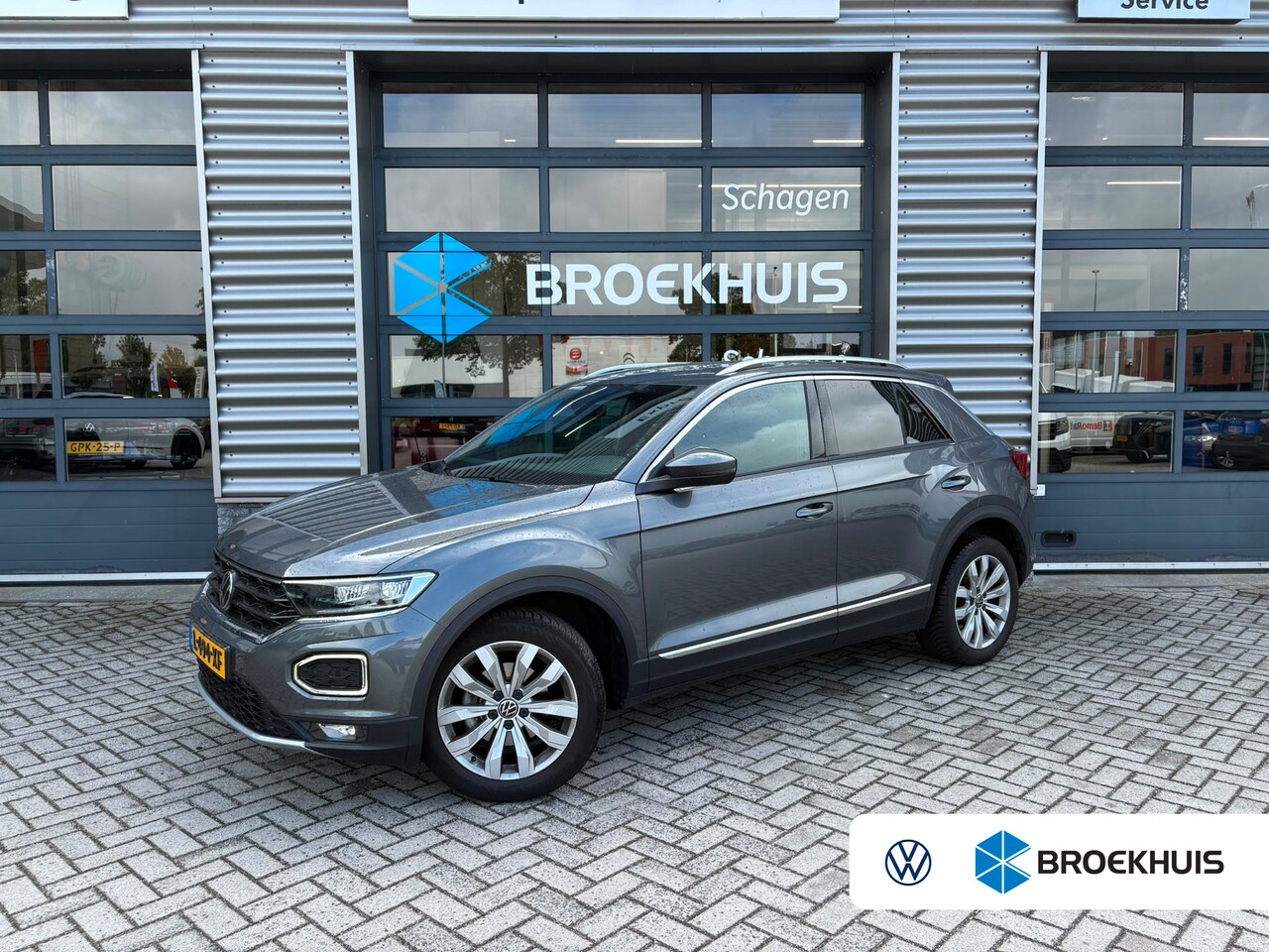 Volkswagen T-Roc - 1.5 TSI 150 pk Sport 7-DSG | Navigatie | Achteruitrijcamera | Cruise control adaptief | - AutoWereld.nl
