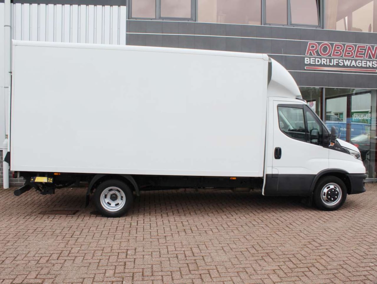 Iveco Daily - 35C16 2.3 410 Bakwagen met Laadklep Dubellucht/Airco - AutoWereld.nl