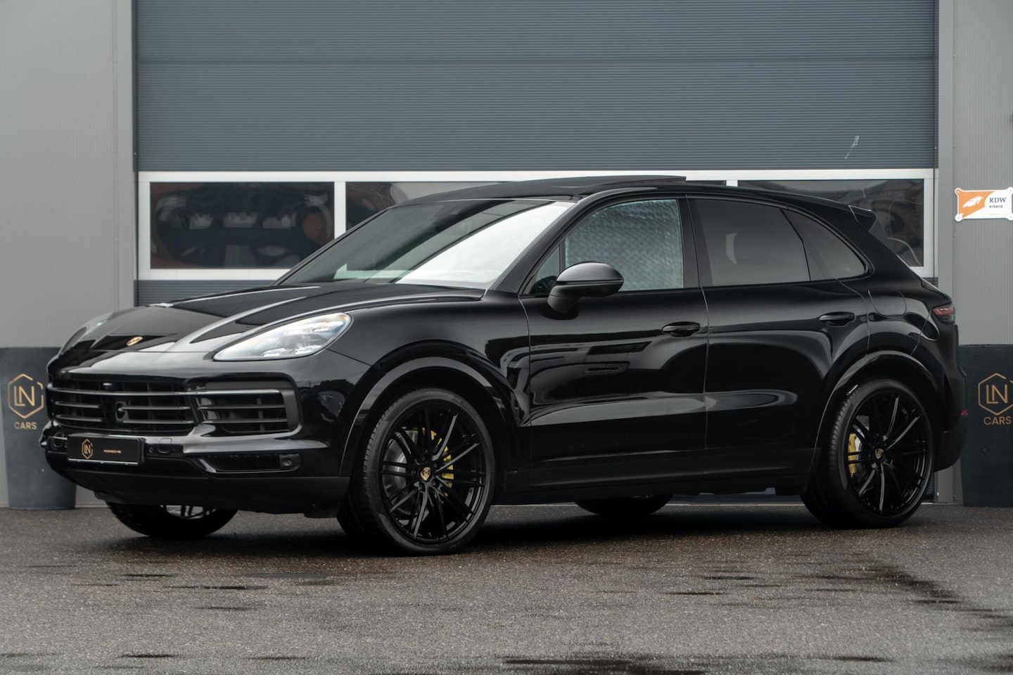 Porsche Cayenne - 3.0 E-Hybrid|Vierwielbesturing|Pano|22'|PDLS - AutoWereld.nl