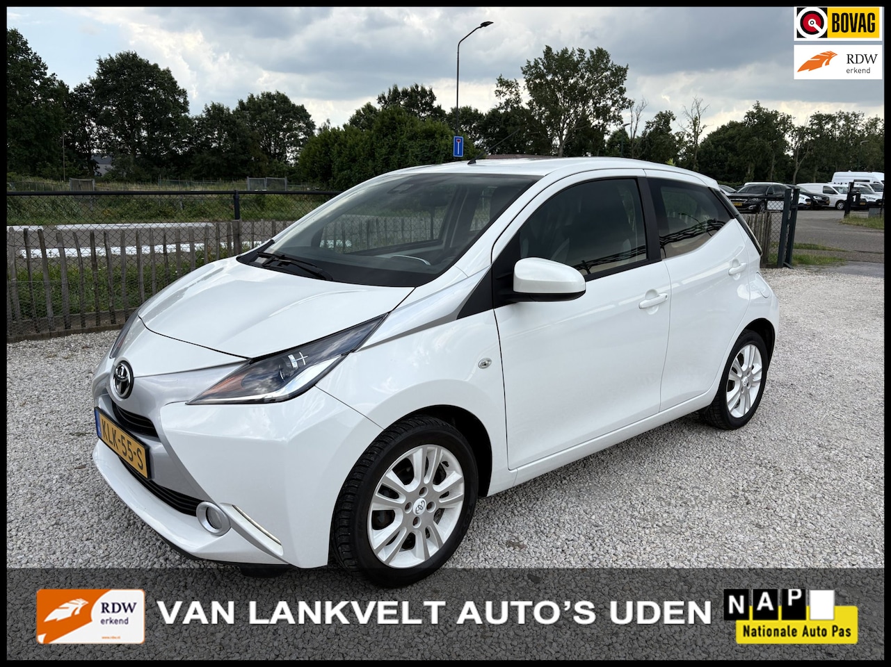 Toyota Aygo - 1.0 VVT-i x-play Automaat, LED, Camera - AutoWereld.nl
